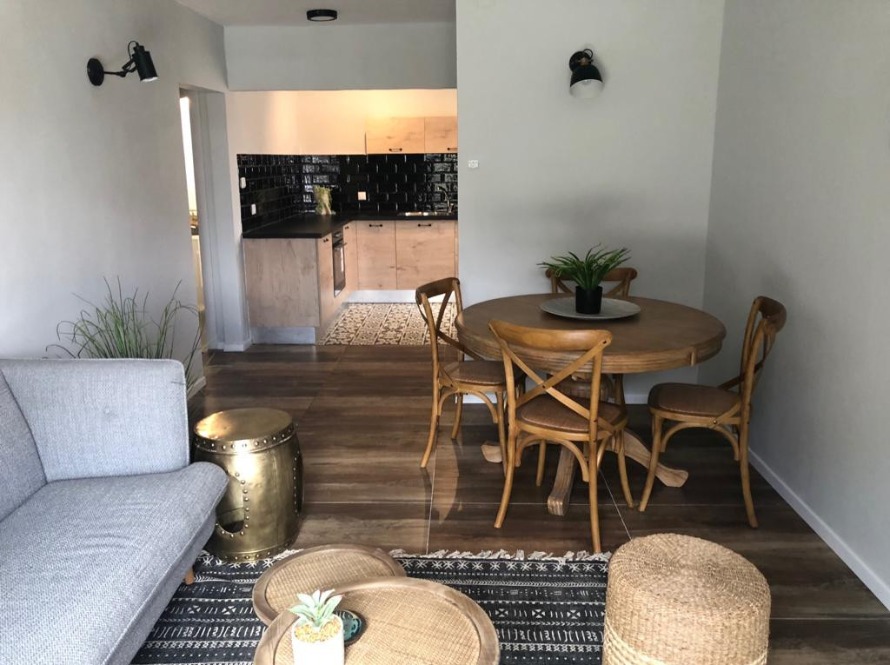 סלון עם פינת אוכל